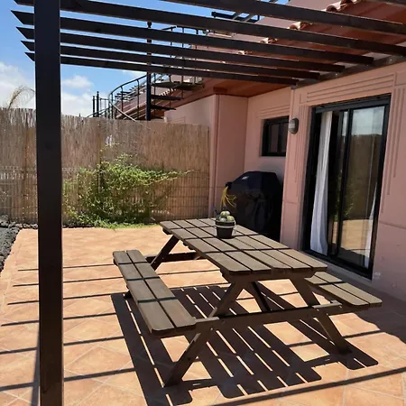 Majanicho Con Piscina Holiday home Lajares