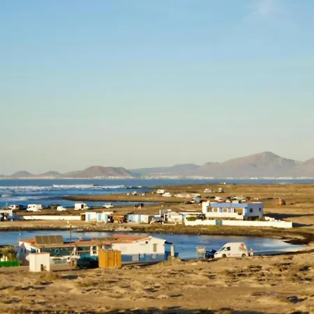 Majanicho Con Piscina Hébergement de vacances Lajares